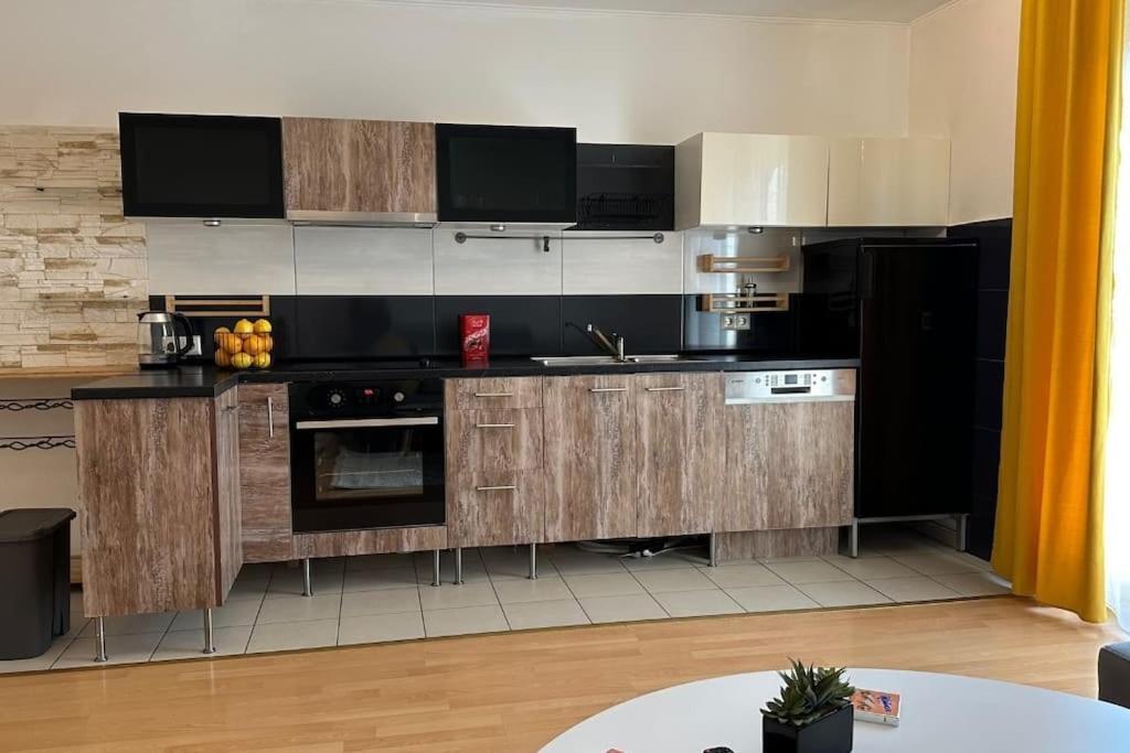 Modern Flat Incl Parking, Near Metro U1 Lägenhet Wien Exteriör bild